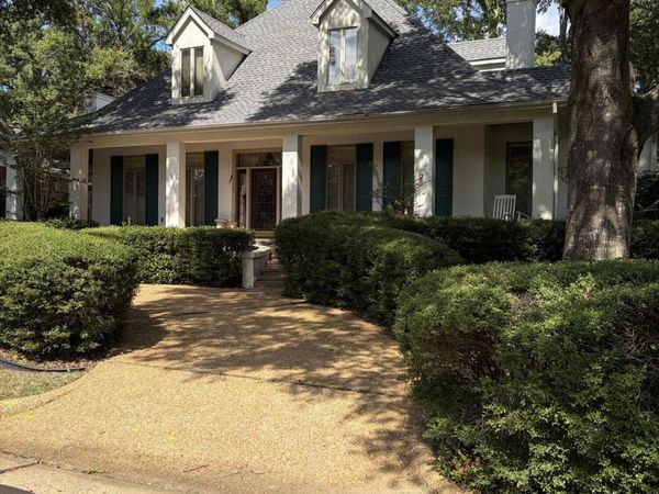 1 Pond Side Drive, Jackson, MS 39211