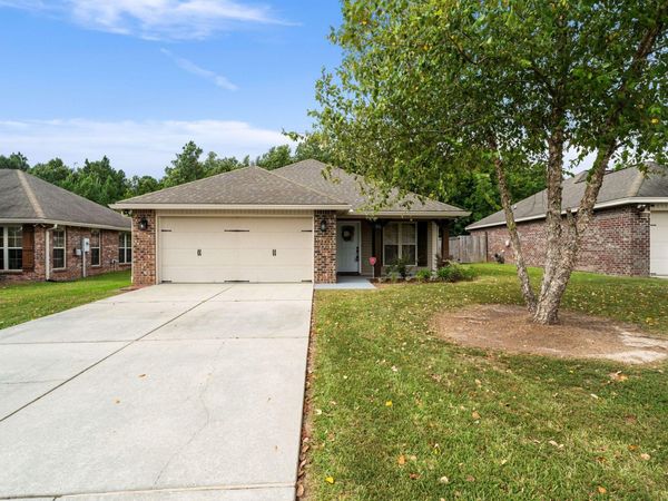 96 Hawthorne Dr., Hattiesburg, MS 39402
