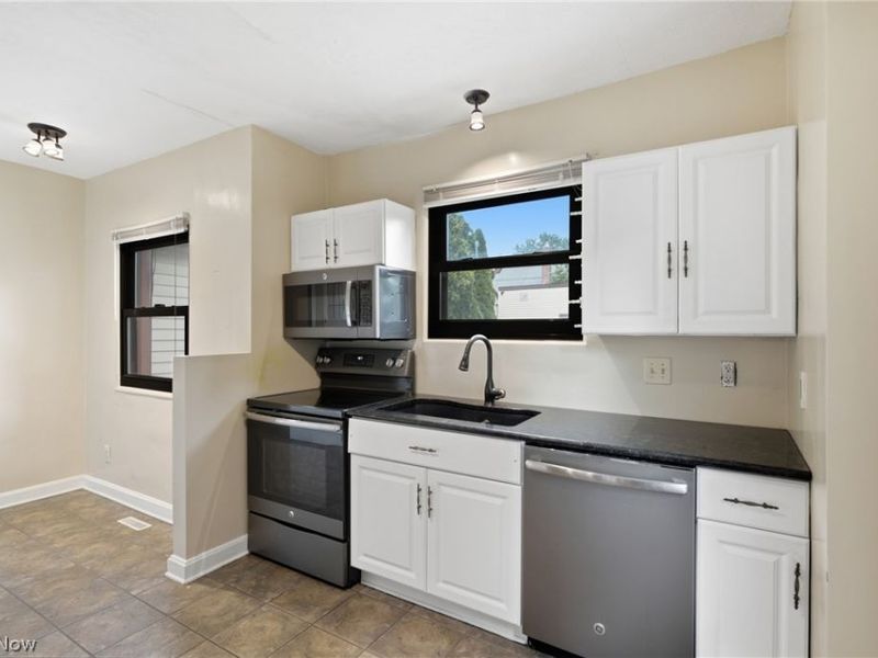 2579 Fenwick Road, University Heights, OH 44118 Photo 18