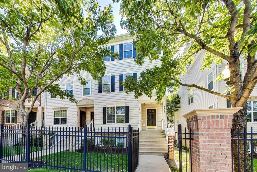 2022 University Boulevard W, Unit 11, Silver Spring, MD 20902 Main Photo
