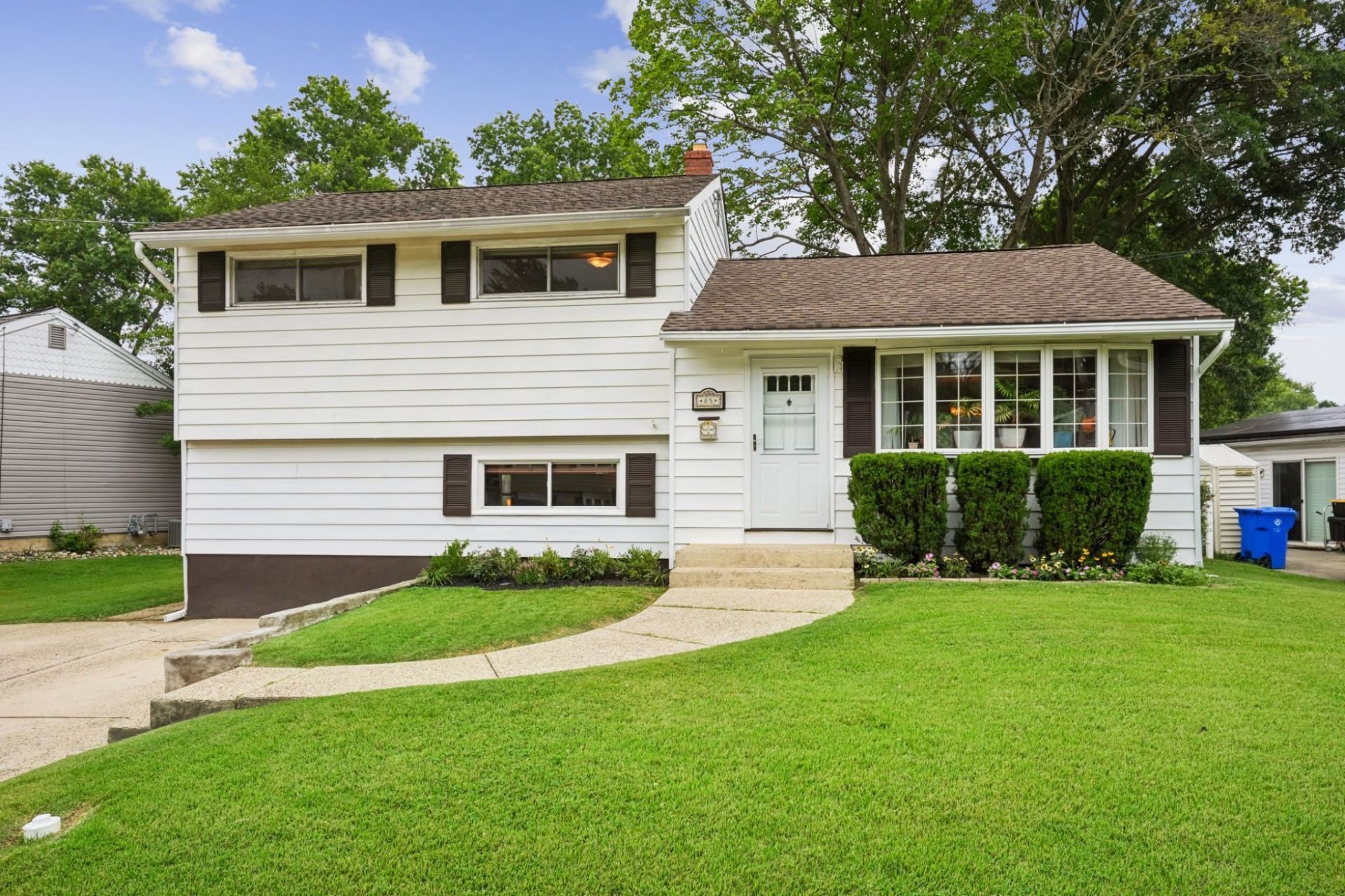 85 W Woodcrest Avenue, Maple Shade, NJ 08052 Main Photo