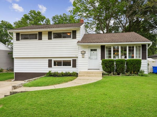 85 W WOODCREST AVENUE, MAPLE SHADE, NJ 08052