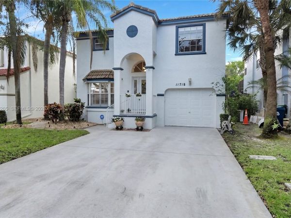 11718 NW 1st St , Coral Springs, FL 33071