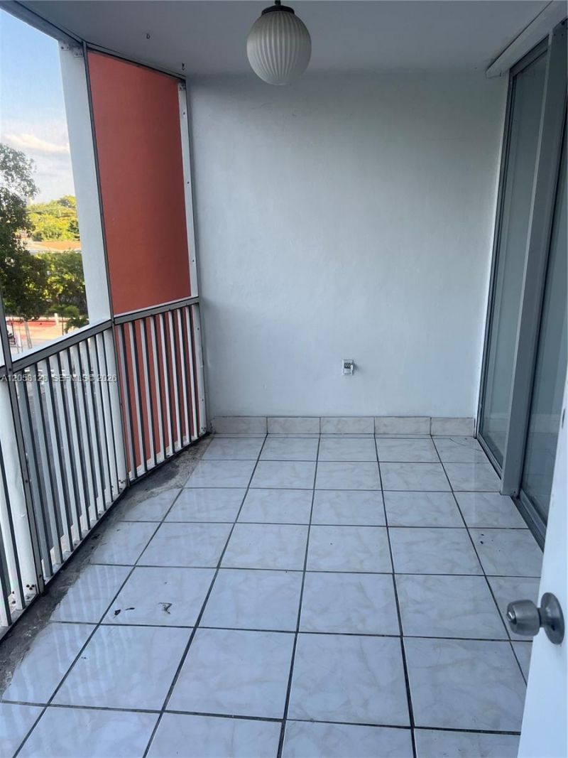 1780 NE 191st St , Unit 410-2, Miami, FL 33179 Photo
