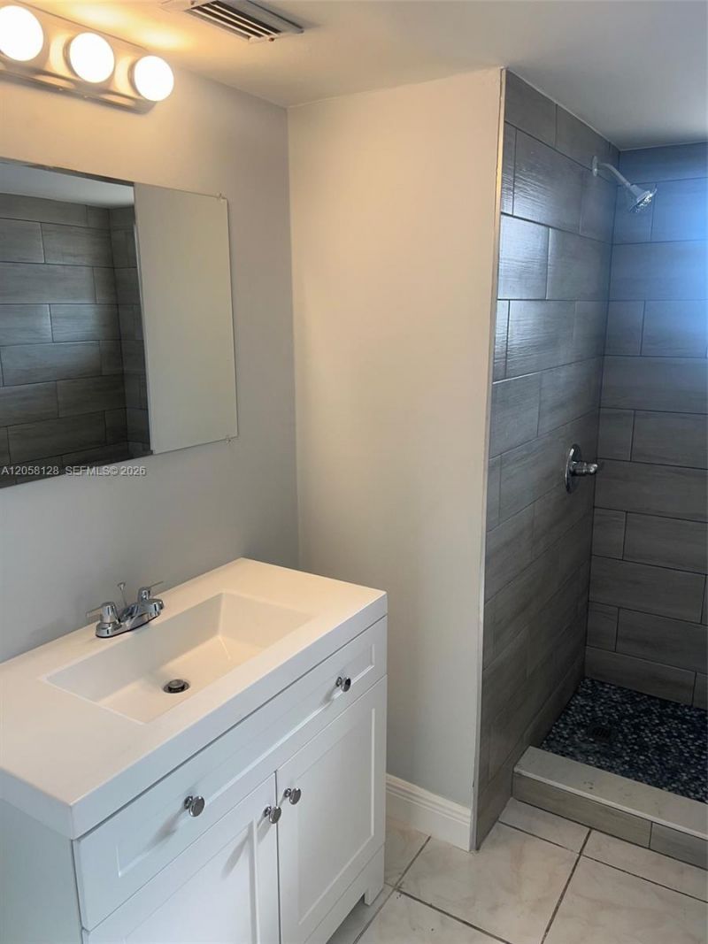 1780 NE 191st St , Unit 410-2, Miami, FL 33179 Photo