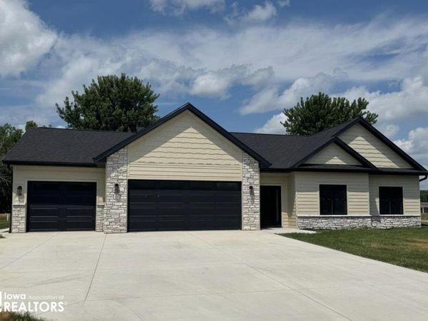 2001 W River Drive, Humboldt, IA 50548
