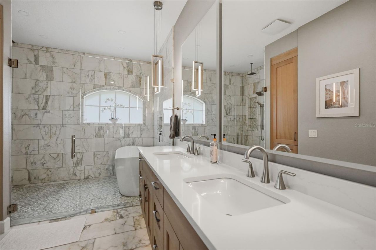 4618 Avenue Longchamps, Lutz, FL 33558 Photo