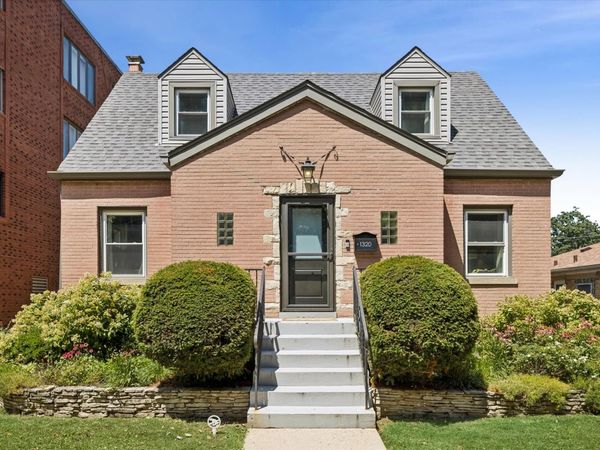 1320 E Washington Street , Des Plaines, IL 60016