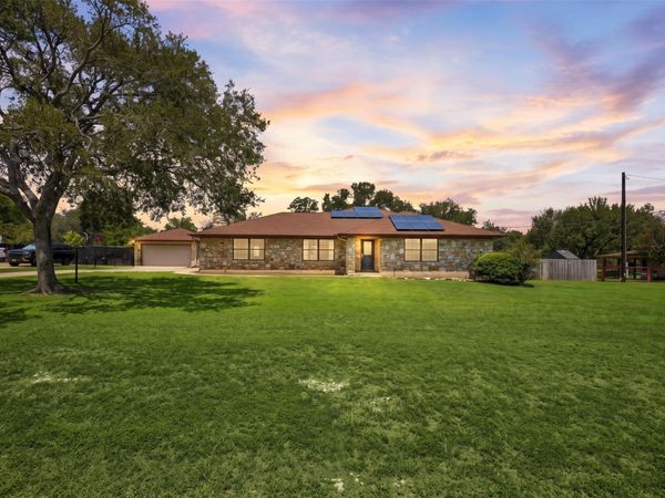 208 Maple DR, Mountain City, TX 78610