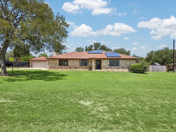 208 Maple DR, Mountain City, TX 78610