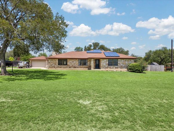 208 Maple DR, Mountain City, TX 78610