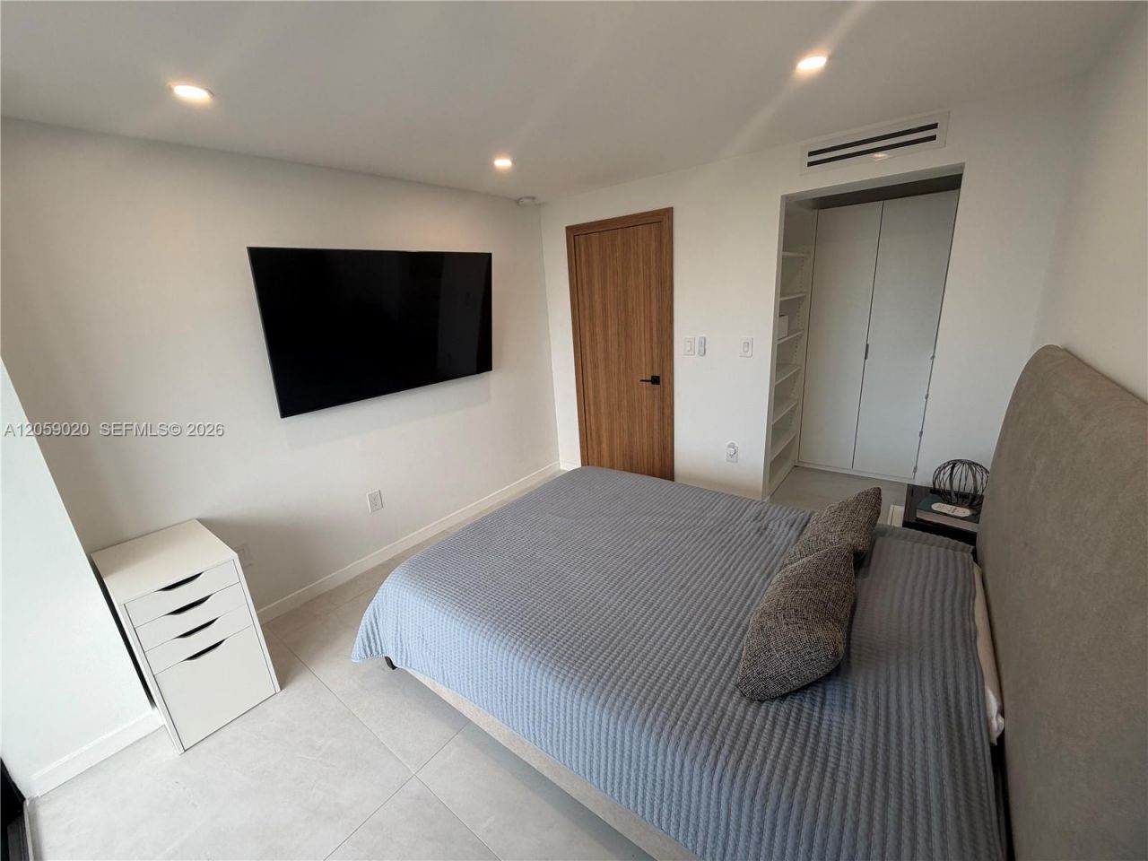 3701 N Country Club Dr, Unit 1209, Aventura, FL 33180 Photo