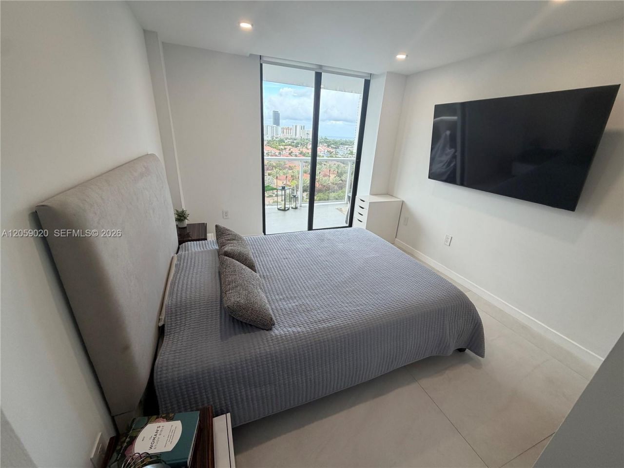 3701 N Country Club Dr, Unit 1209, Aventura, FL 33180 Photo