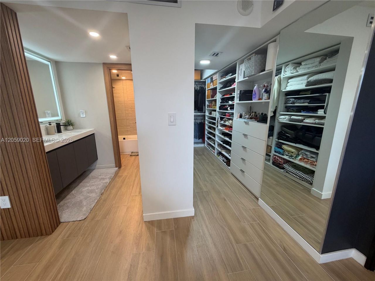 3701 N Country Club Dr, Unit 1209, Aventura, FL 33180 Photo