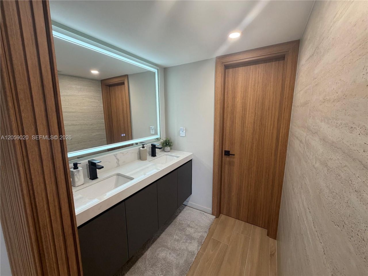 3701 N Country Club Dr, Unit 1209, Aventura, FL 33180 Photo