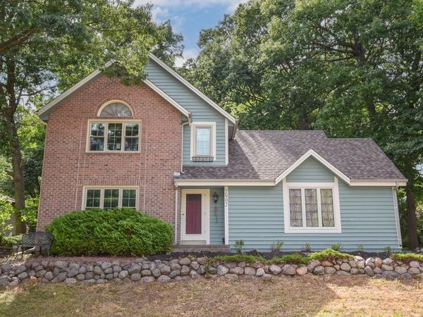 2902 Berkshire DRIVE, Waukesha, WI 53188