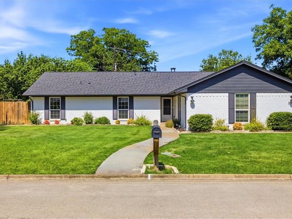 209 Diane Drive, Sanger, TX 76266