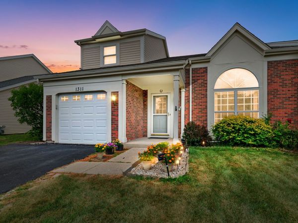 1311 Trinity Drive, Carol Stream, IL 60188
