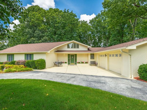 6422 Lake Shadows Circle, Hixson, TN 37343