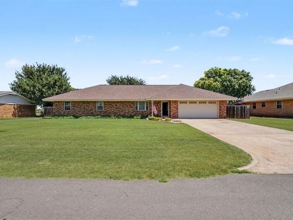 4 Darla Drive, Sayre, OK 73662