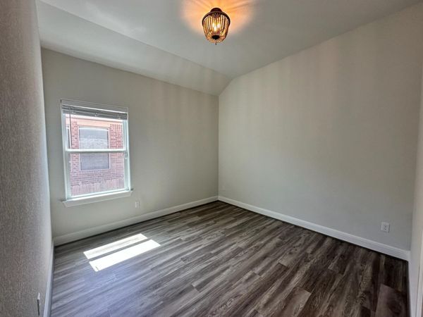 240 Brentwood DR , Austin, TX 78737