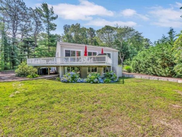 27 Running Light Way, Mashpee, MA 02649