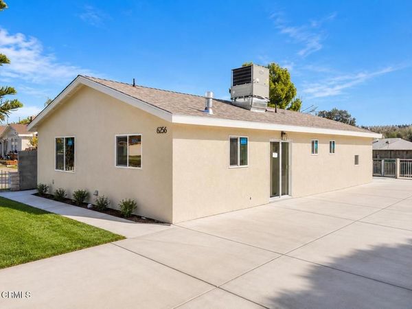 6256 Satsuma Avenue, Los Angeles, CA 91606
