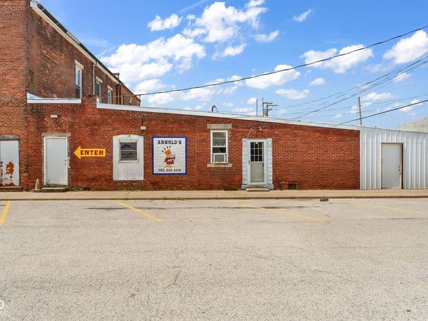 204 N Meridian Street , Roachdale, IN 46172