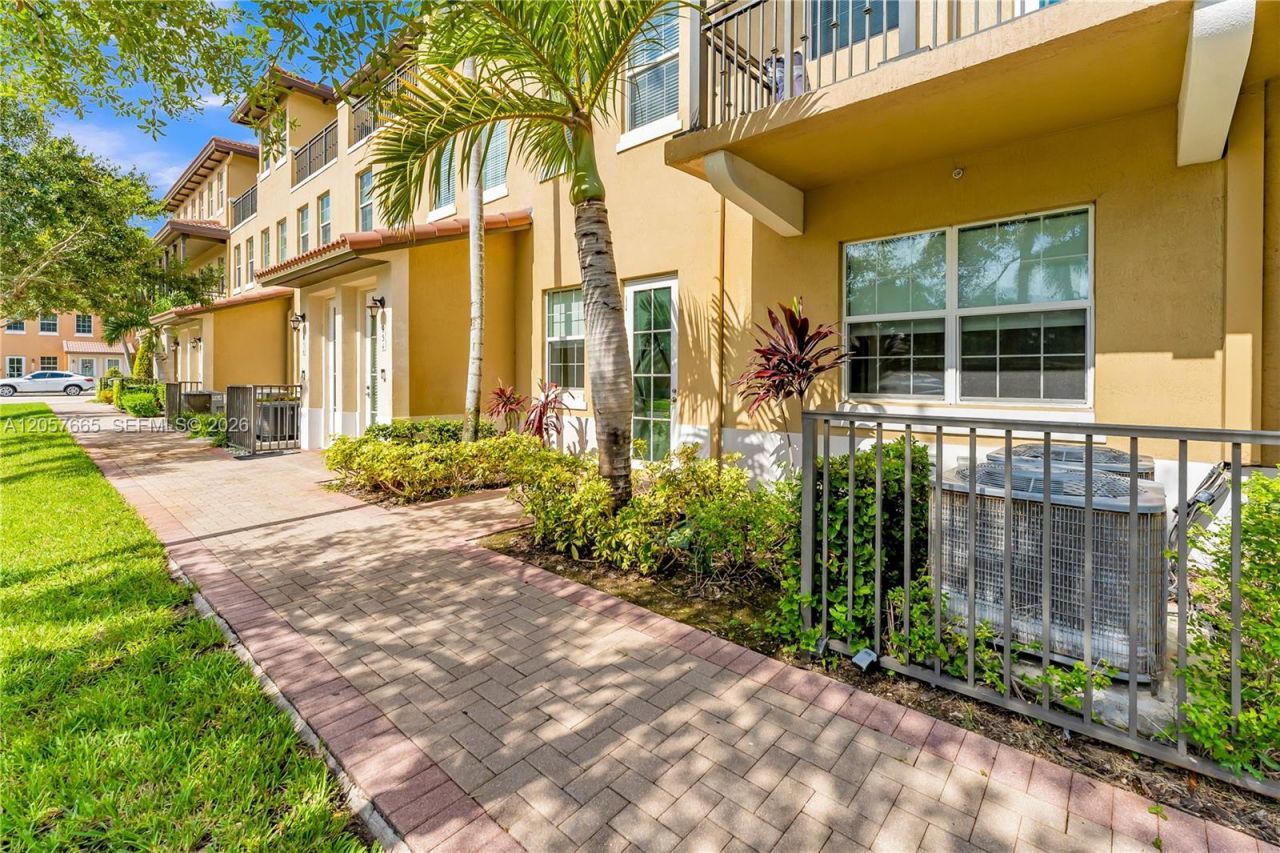 950 SW 147th Ave , Unit 2611, Pembroke Pines, FL 33027 Photo