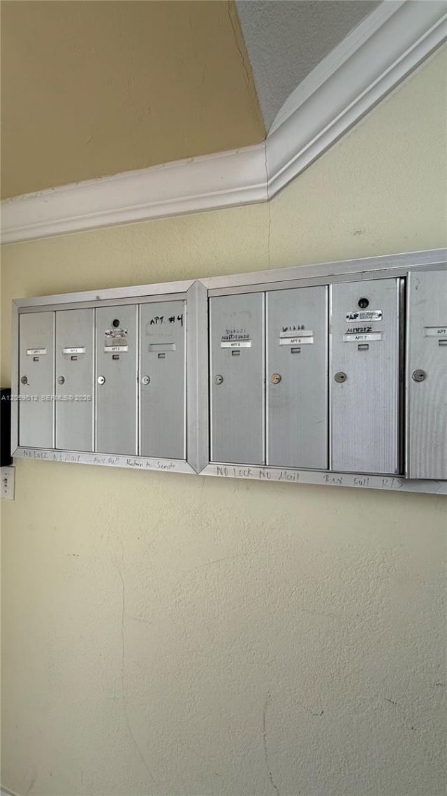7636 Abbott Ave, Unit 6, Miami Beach, FL 33141 Photo