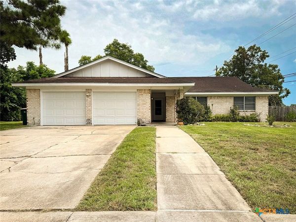 102 Tanglewood Drive , Victoria, TX 77901