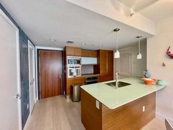 5875 COLLINS Avenue, Unit 1606, Miami Beach, FL 33140