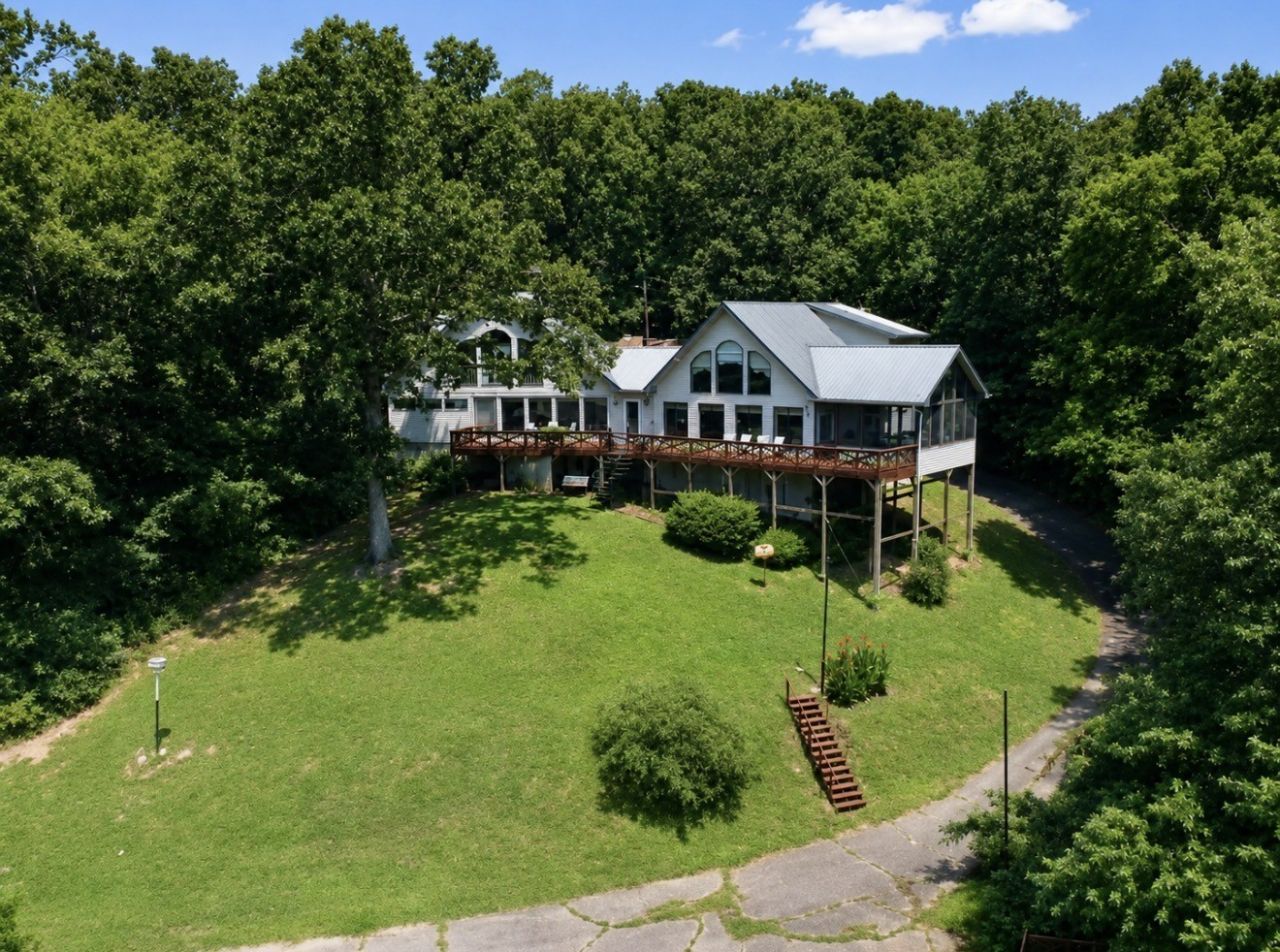 421 Bluff Point Ln , Waverly, TN 37185 Main Photo