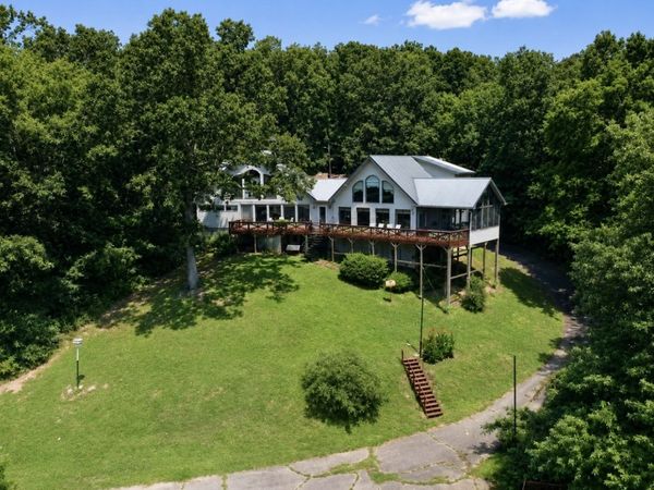 421 Bluff Point Ln , Waverly, TN 37185