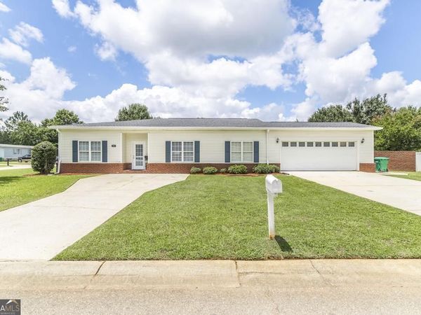 201 Bradford Drive, Byron, GA 31008