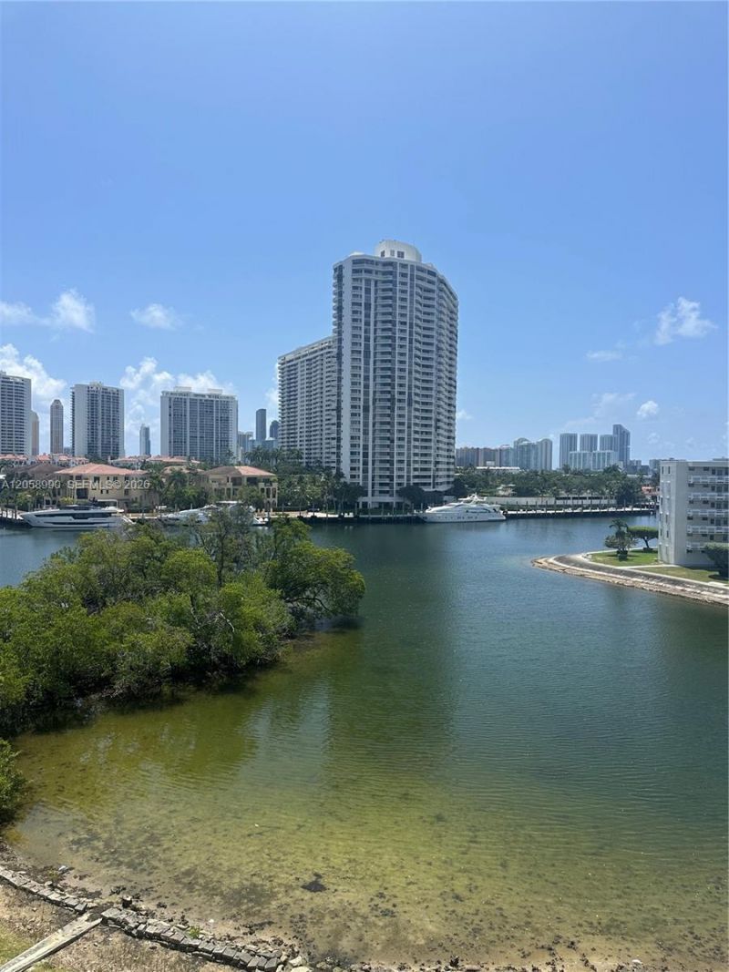 2930 Point East Dr, Unit E601, Aventura, FL 33160 Photo
