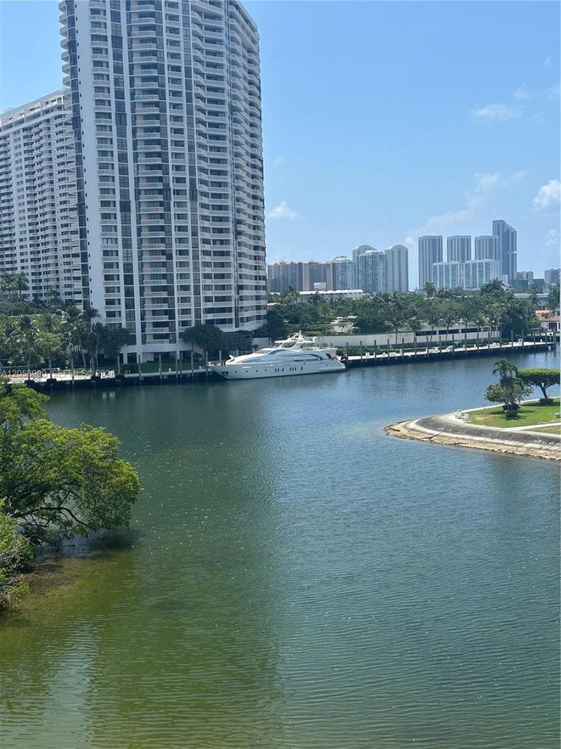 2930 Point East Dr, Unit E601, Aventura, FL 33160 Photo