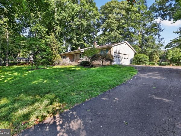 510 GREEN VALLEY ROAD , LANGHORNE, PA 19047