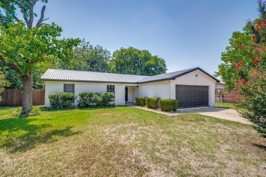 1907 Armstrong Street , Cleburne, TX 76033 Main Photo