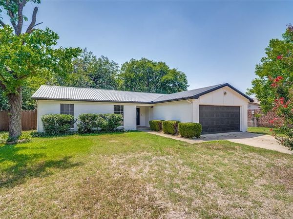 1907 Armstrong Street , Cleburne, TX 76033