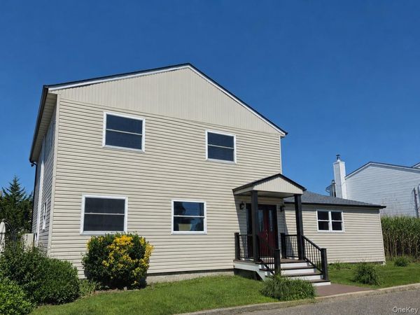 2706 Peconic Avenue, Seaford, NY 11783