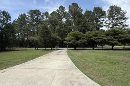 1097 Bethera Road photo 4