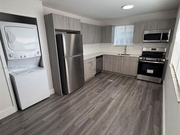 590 NW 58th St , Miami, FL 33127