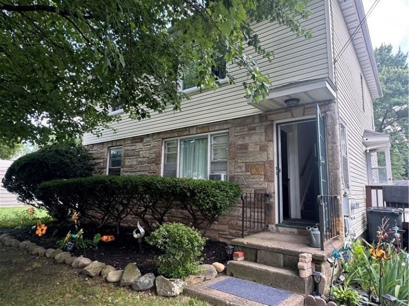 2424 Triplett Boulevard, Akron, OH 44312 Photo 2