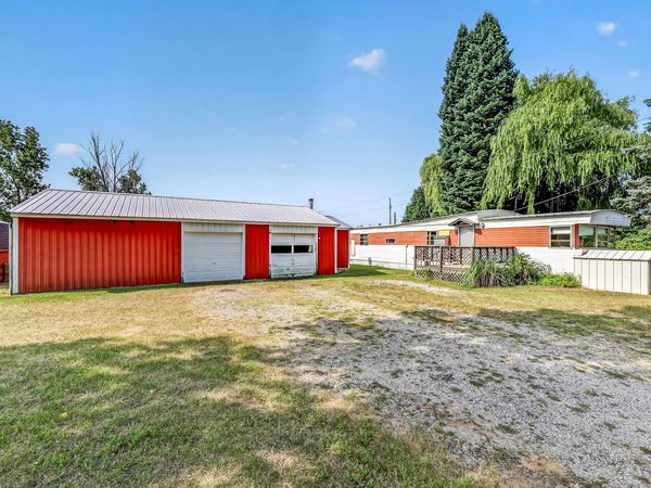 6402 S Oceana Drive, Rothbury, MI 49452