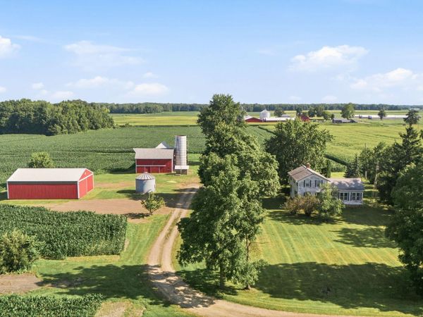 4985 W Gilpin Road, Three Oaks, MI 49128