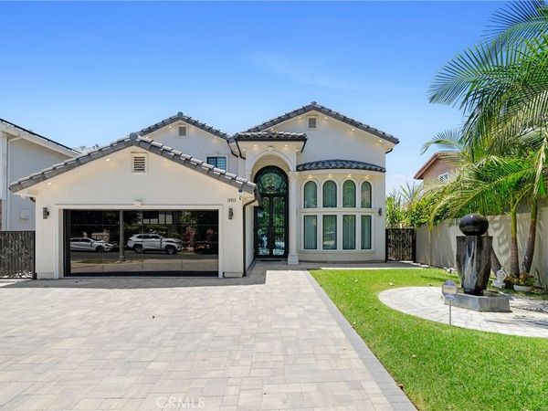 18016 Raymer Street, Northridge, CA 91325