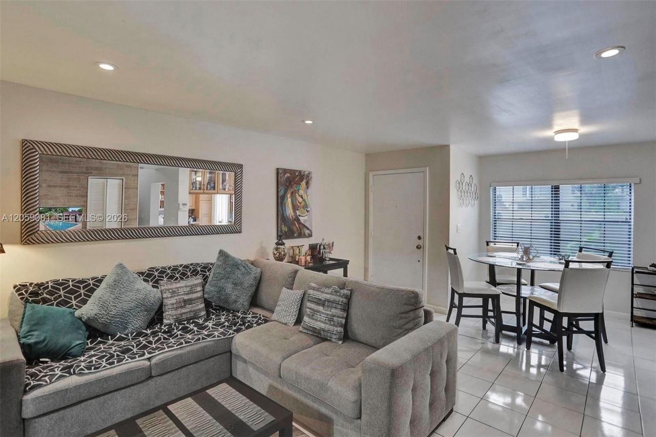 10540 SW 154th , Unit 7, Miami, FL 33196 Photo
