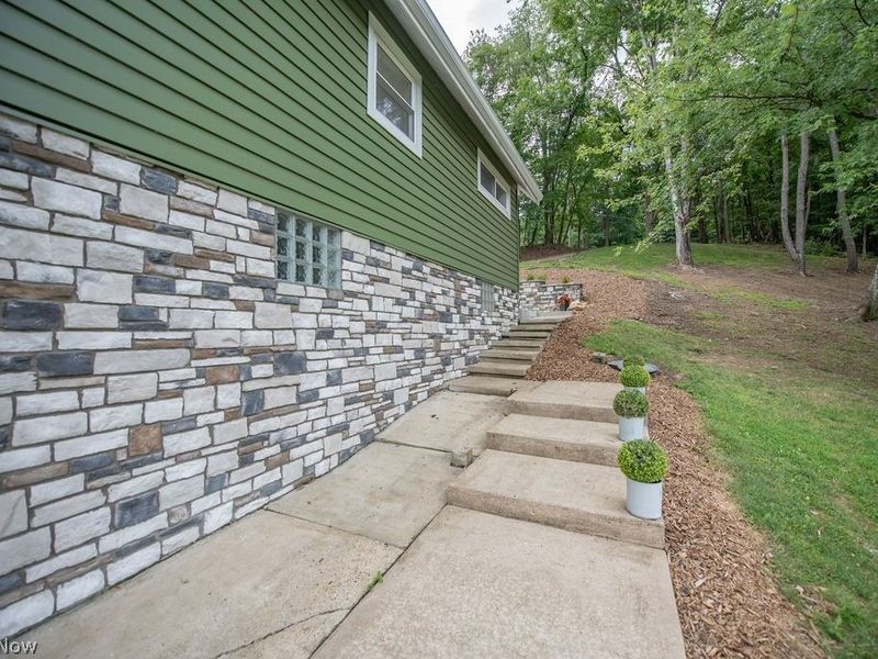 35 Niagara Trail, Malvern, OH 44644 Photo 14