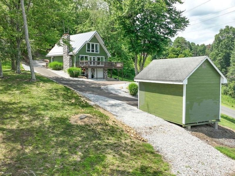 35 Niagara Trail, Malvern, OH 44644 Photo 2